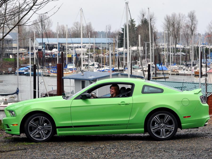  Ford Mustang V6 2012 года  (фото 125 из 133)